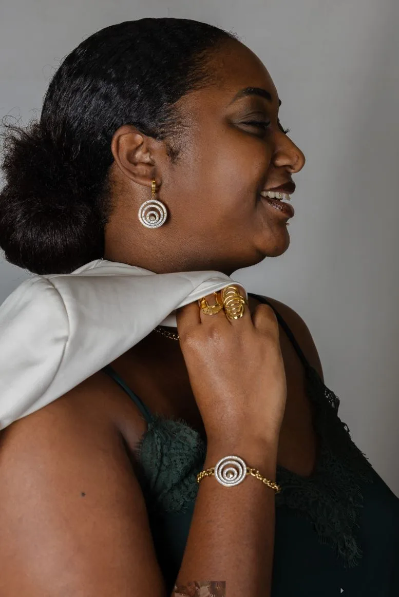 Boucles d'oreilles et bracelet spirale ornés de strass, avec bagues dorées Lysaia en acier inoxydable